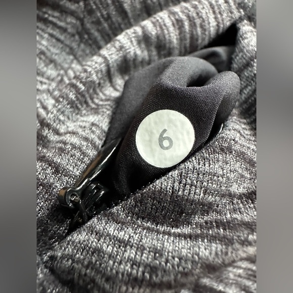 Lululemon &go Where-To Dress *Long Sleeve Size 6
Heathered Black - Picture 11 of 13